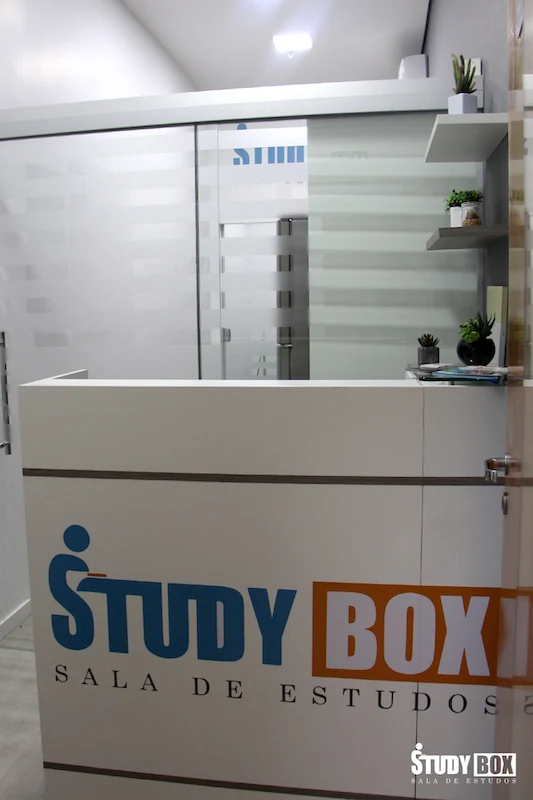 Recepção com o logo do StudyBox